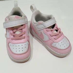 Nike shoes / sneakers / Kids, Size 8